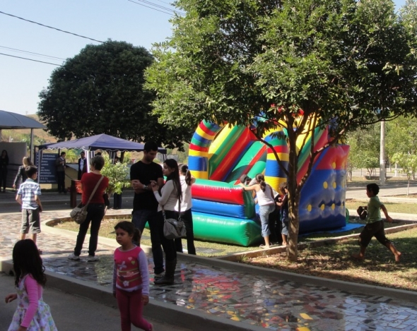 Alunos e familiares participam da festa da integração