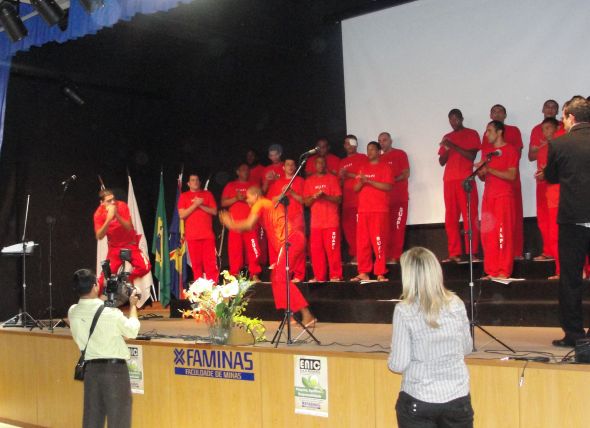 Detentos misturararam rap e capoeira na apresentação