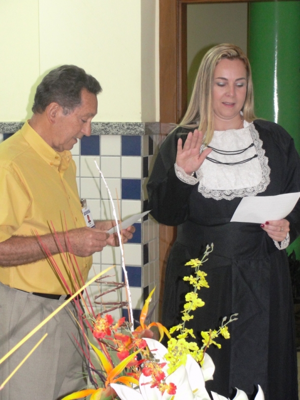 Prof. José Geraldo Pena e a formanda Giseli de Paula