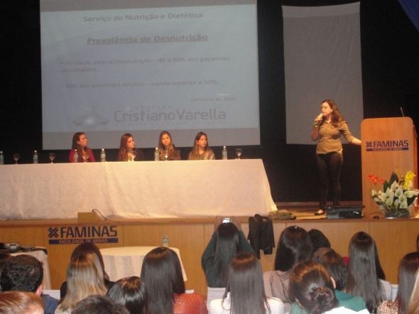 Nutricionistas da FCV em mesa de debates